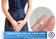 Vùng kín bị ngứa và có nhiều dịch trắng vón cục là bệnh gì?